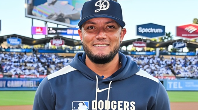El venezolano Miguel Rojas recibe por segunda vez el galardón ‘Roy Campanella’