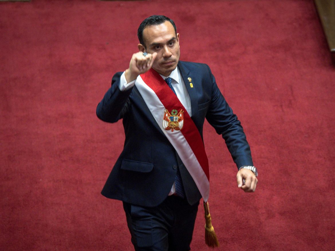 José Jerí asume como presidente de Perú tras destitución de Boluarte