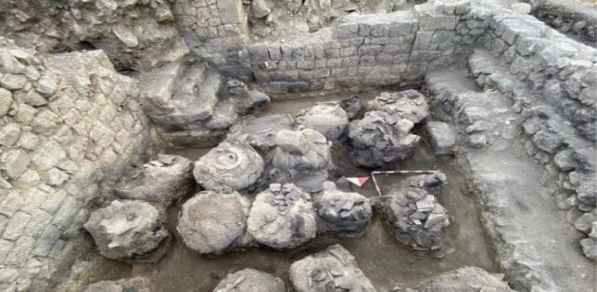 Hallan panes de comunión de hace 1.300 años con la imagen de Cristo en Turquía