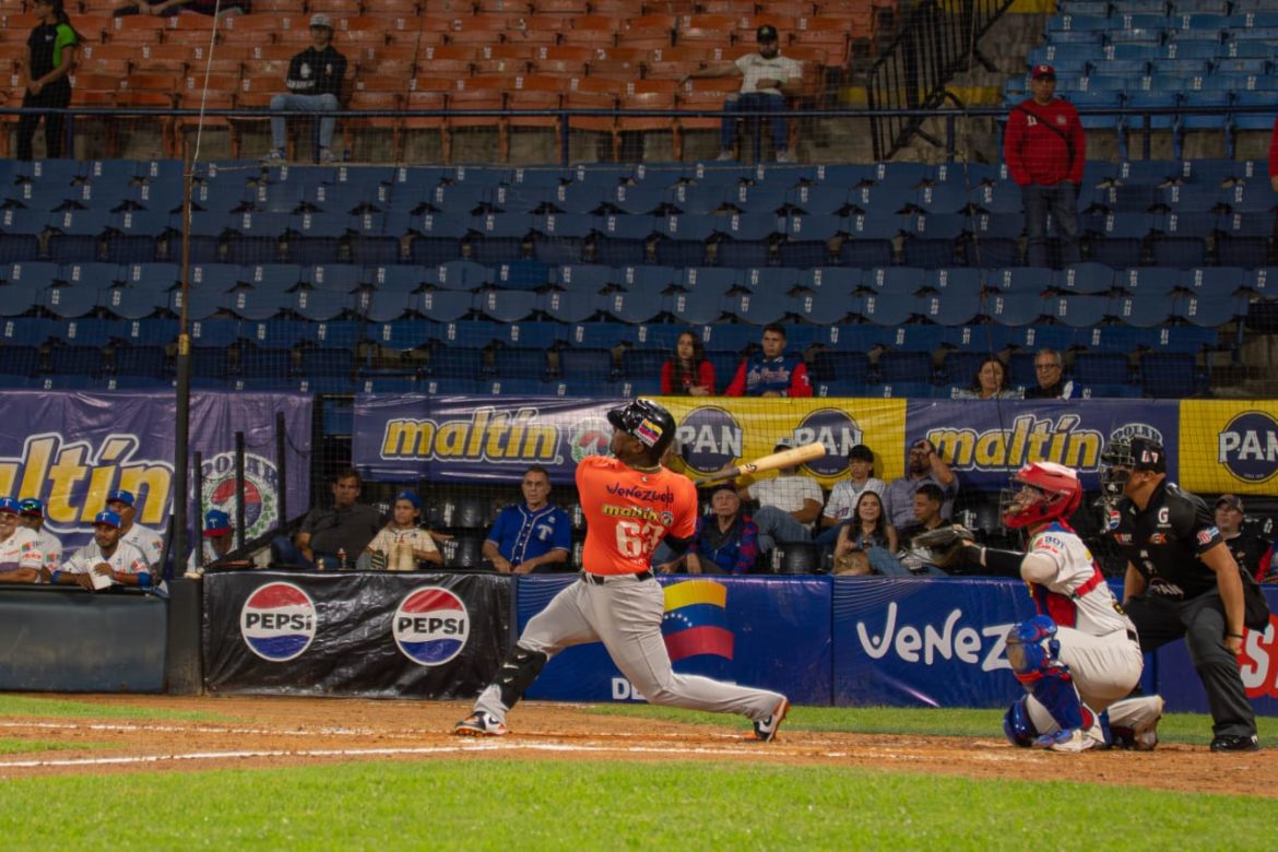 Perlaza y Godoy lideran paliza histórica de las Águilas sobre Tiburones con dos Grand Slams
