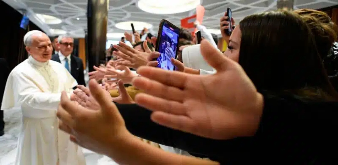 León XIV a los jóvenes: “No permitan que sea el algoritmo el que escriba su historia”