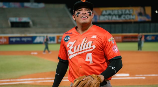 Águilas vuelve al liderato tras remontada en la isla