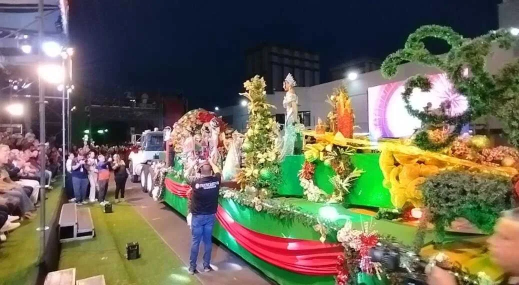 Marabinos disfrutaron de un Colorido desfile en honor a la Virgen de Chiquinquirá