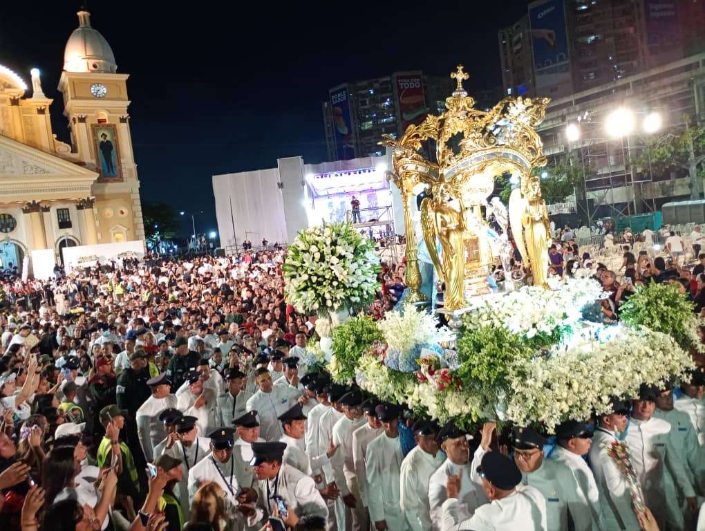 ¡20,000 hostias en la impresionante celebración de La Chinita!