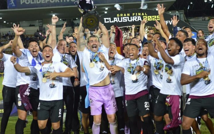 Carabobo FC levanta el título del Clausura en una final marcada por protestas