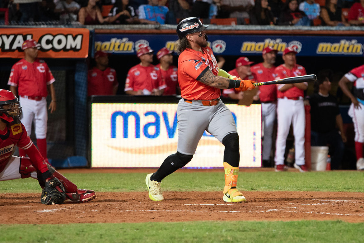 Águilas aprovecha un error de Cardenales para ganar 4-3 en el Round Robin