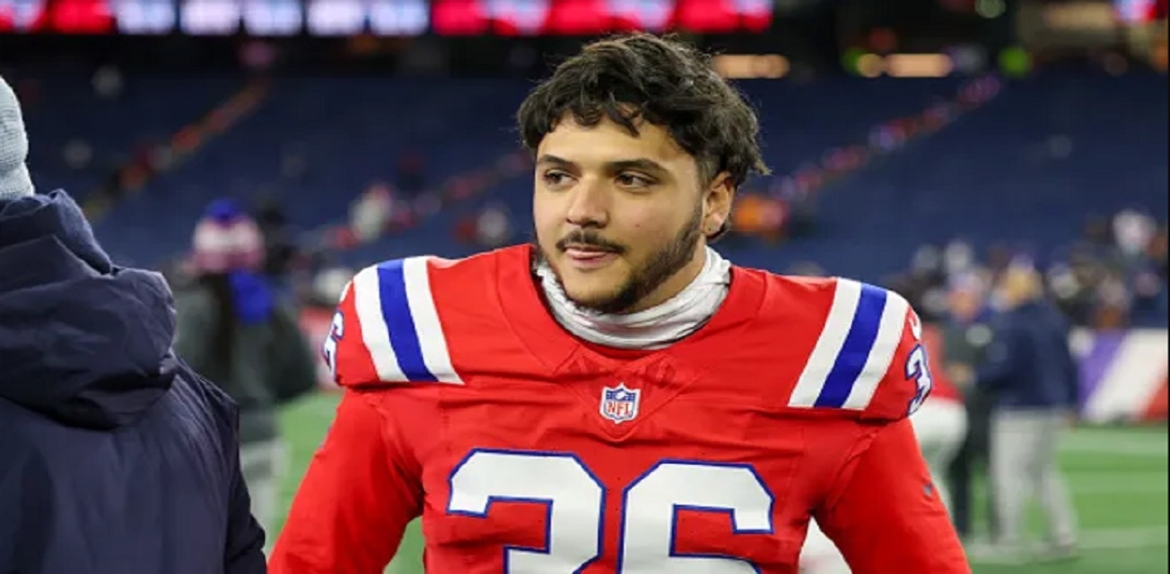El venezolano Borregales sorprende con récord de 59 yardas en victoria de Patriots