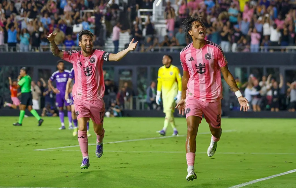 El venezolano Telasco Segovia marca su primer gol a pase de Messi en triunfo de Miami 4-2 sobre Orlando