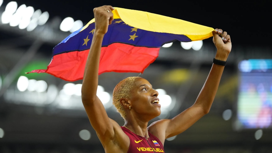 Yulimar Rojas: «Siento que estoy renacida, convertida en puro fuego y potencia»