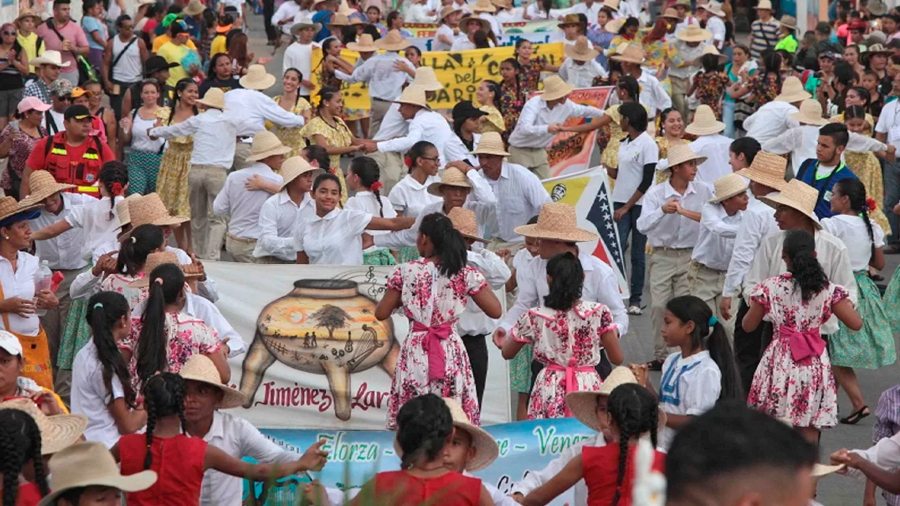 Miles de turistas celebraron al ritmo del joropo las Fiestas de Elorza