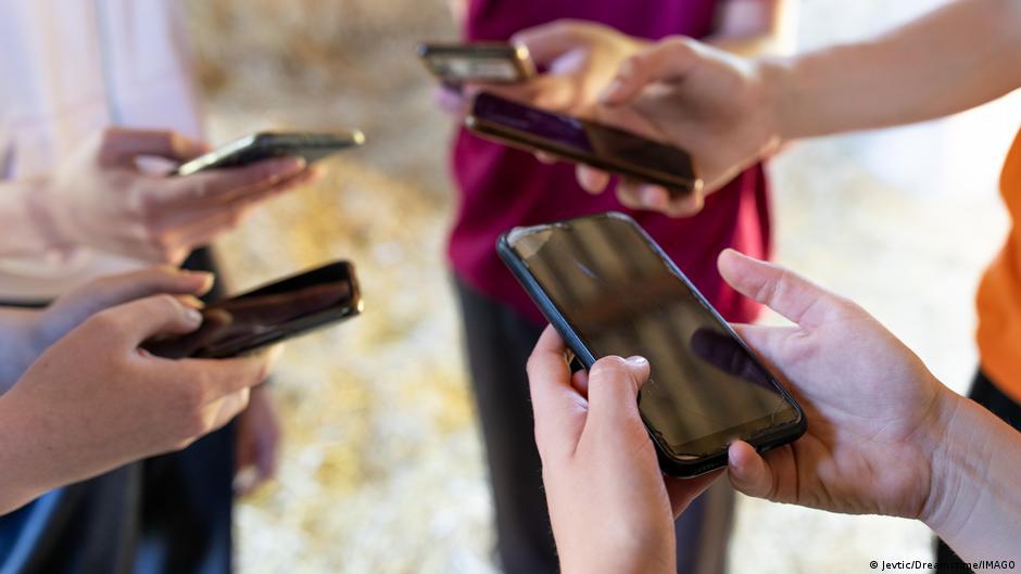 De Australia a Austria: así se prohíben las redes sociales a menores de 16 edad para protegerlos de la adicción