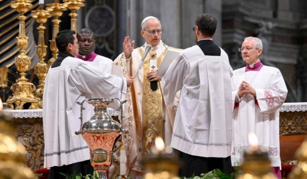 León XIV llama a la Iglesia a alejarse del poder y la prepotencia en su primer Jueves Santo