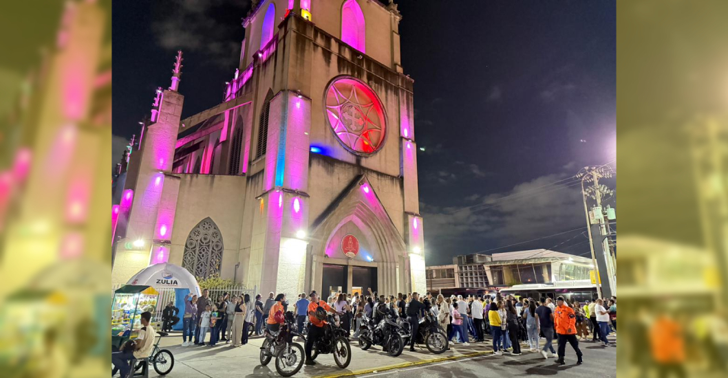 Masiva participación en la histórica ruta de los siete templos en Maracaibo
