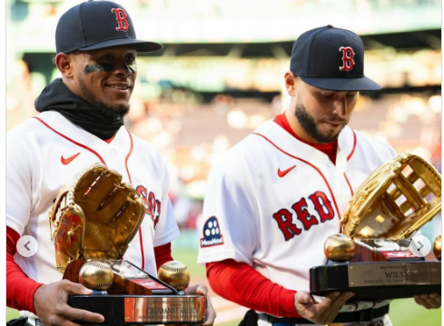 Wilyer Abreu recibe su segundo Guante de Oro consecutivo con Boston