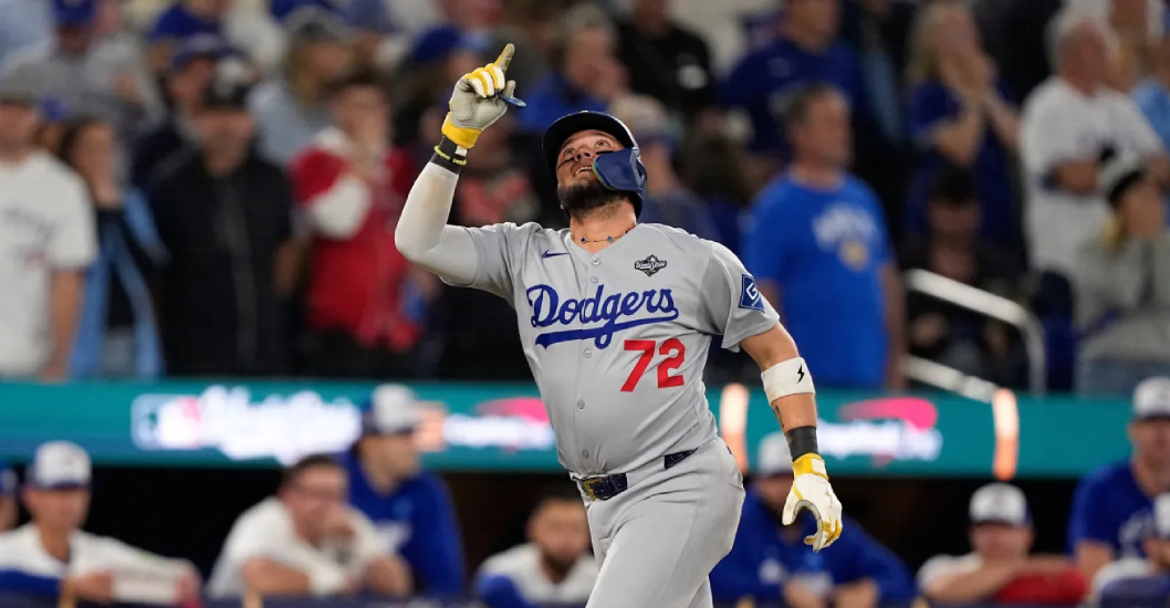 Miguel Rojas juega con Dodgers tras la súbita muerte de su padre