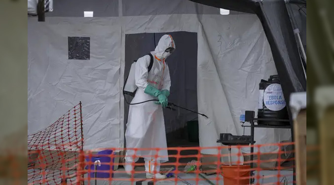 OMS reconoce alarma por magnitud y rápidez del brote de ébola