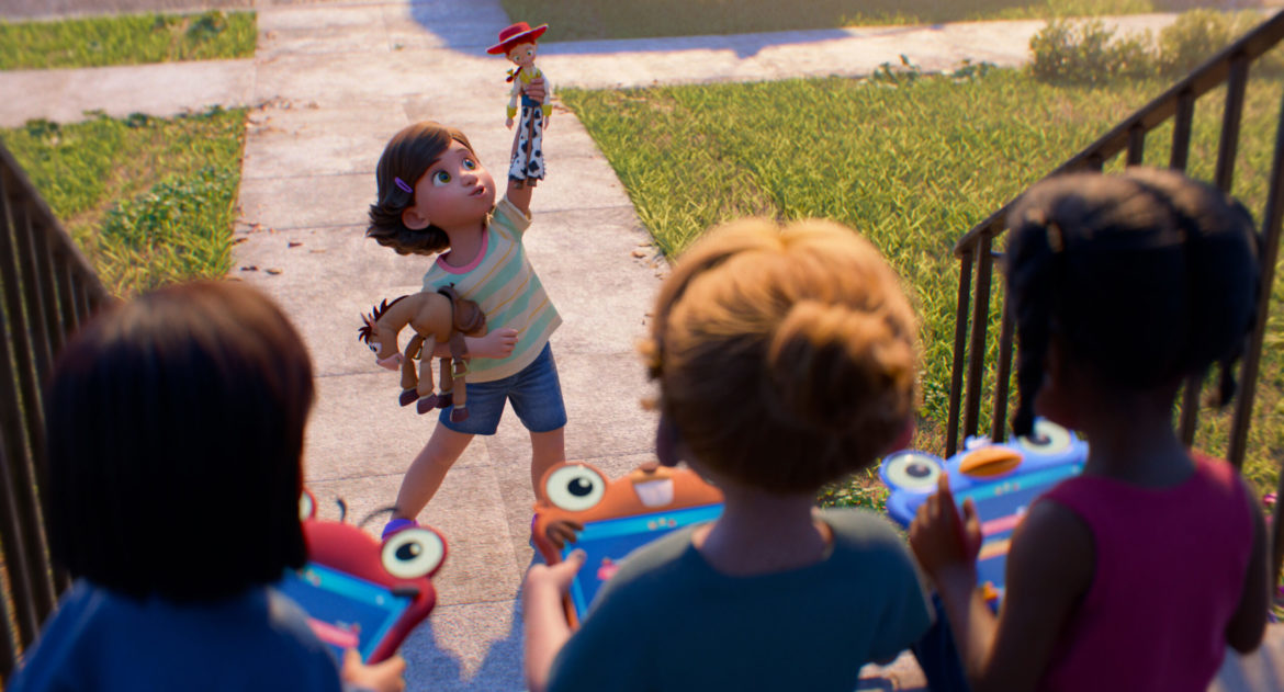 Toy Story 5 se sostiene gracias a un giro humano que salva su desgaste narrativo
