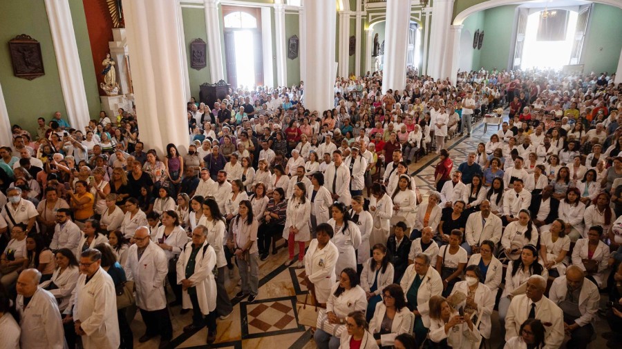 “Hoy nos toca a nosotros sanar su hogar”: Convocan a la Misa de las Batas Blancas para reconstruir la iglesia donde reposan los restos de San José Gregorio Hernández