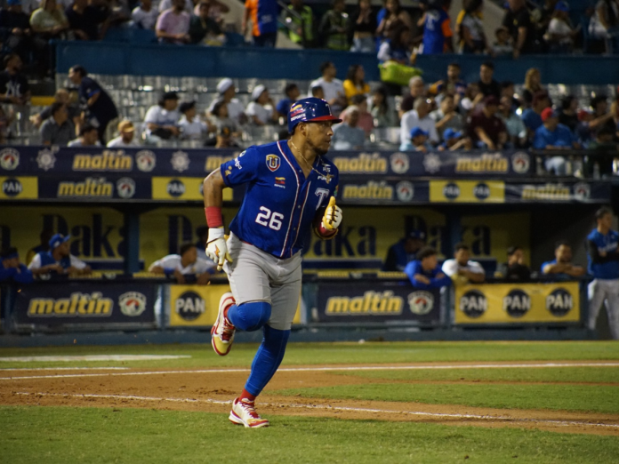 Tiburones derrota 10-6 a Magallanes en el juego inaugural de la Lvbp