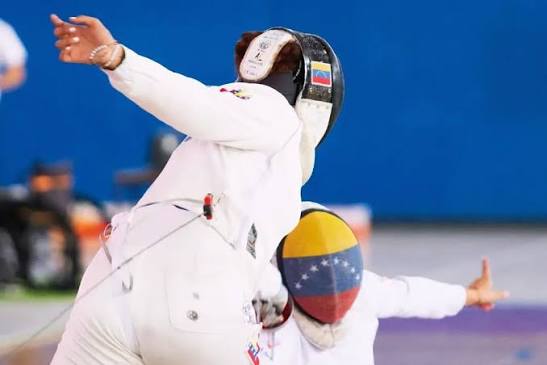 Venezuela brilla en esgrima con dos medallas de oro en Medellín