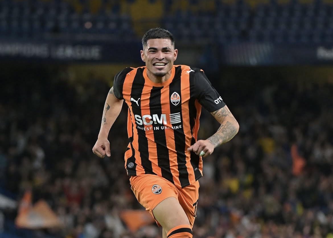 El venezolano Gleiker Mendoza sella la remontada del Shakhtar ante el AEK en Champions